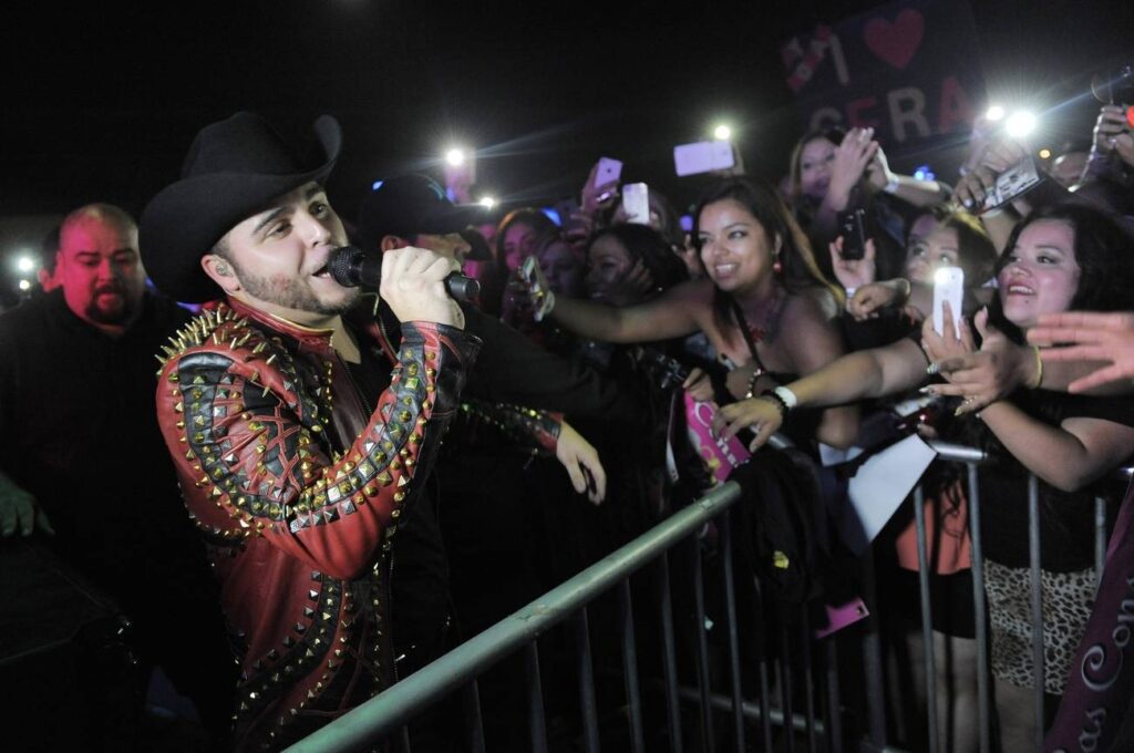 Gerardo Ortiz recibe condena de libertad condicional tras admitir vínculos con el narco
