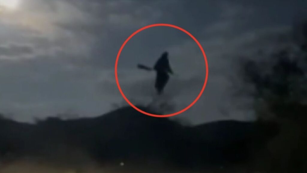 Captan a bruja volando en Catemaco, Veracruz