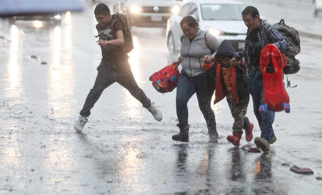 Frente frío 12 deja lluvias, descenso de temperatura y evento de “Norte” en México