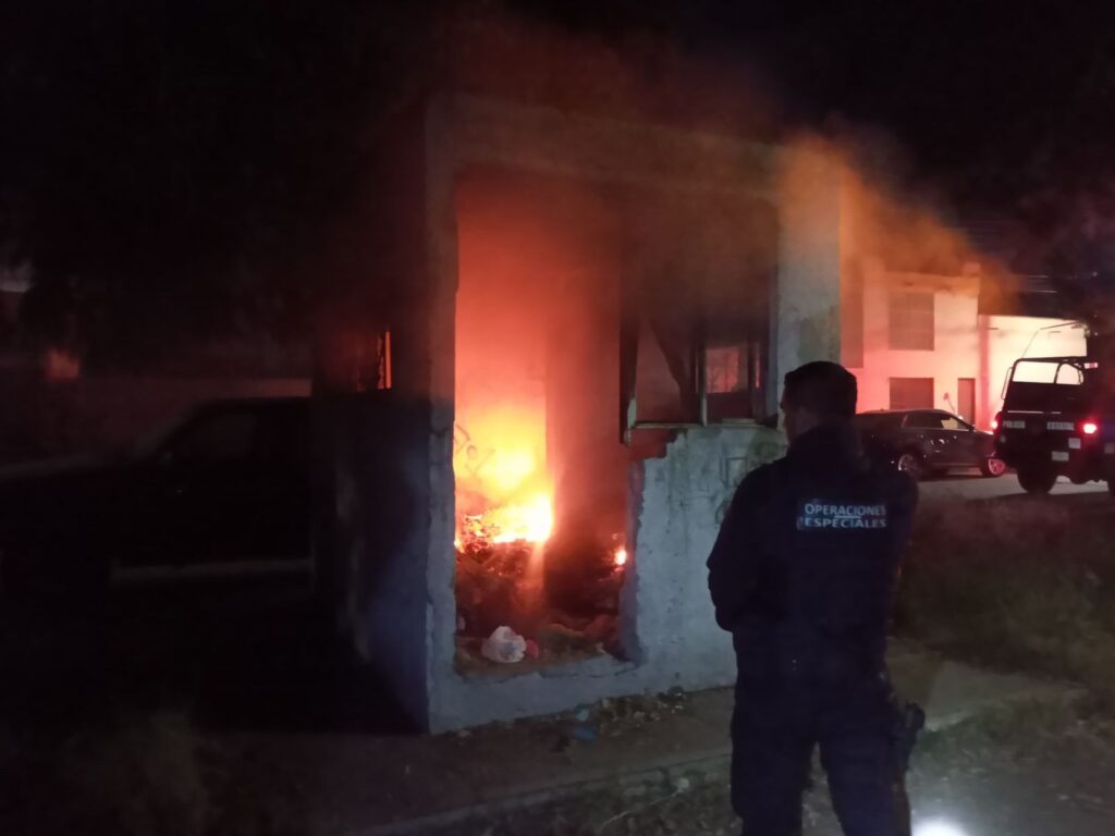 Quema de basura moviliza a bomberos y policías (video)