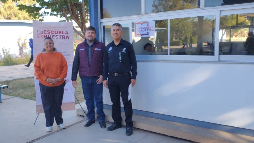 Hacen entrega de baños y ventanas nuevas para 18 aulas del CBTis 96