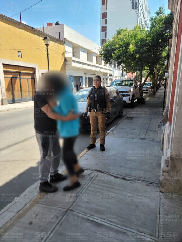 Estatales rescatan a mujer con crisis emocional