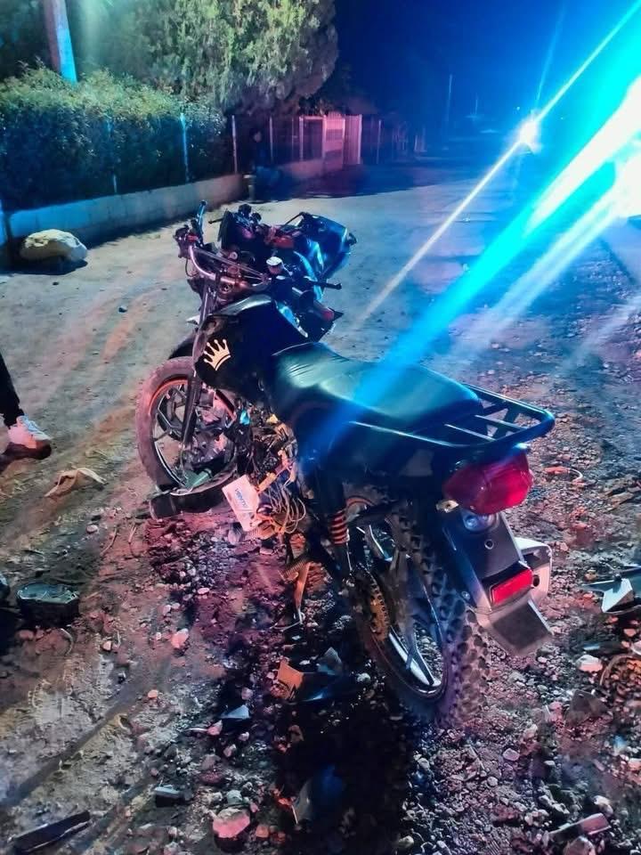 Choque de motos deja a joven sin vida y a pareja herida