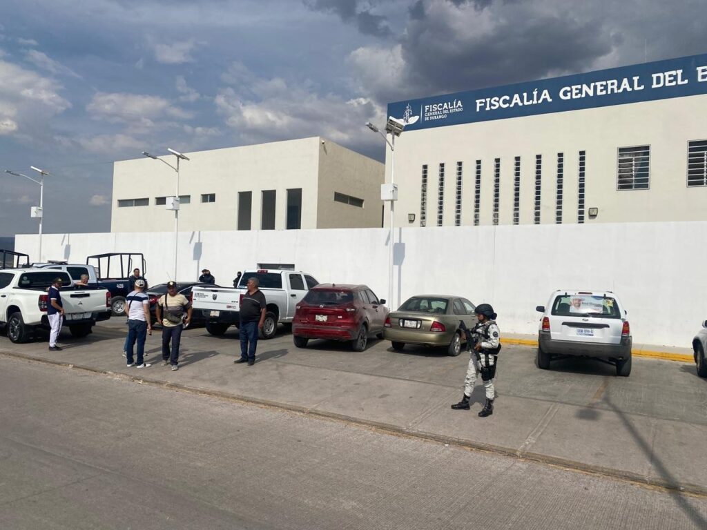 Muere abuelito al tratar de liberar su vehículo atascado