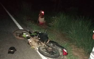 Joven muere al accidentarse en su motocicleta