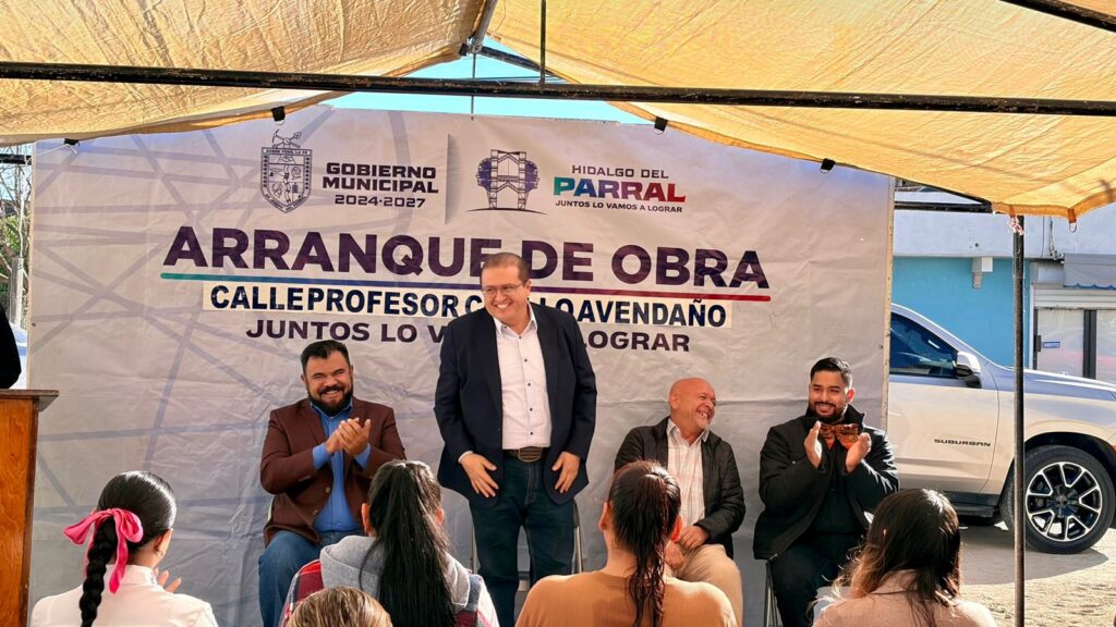 Inicia Salvador Calderón obra de pavimentación de la calle Profesor Coello Avendaño