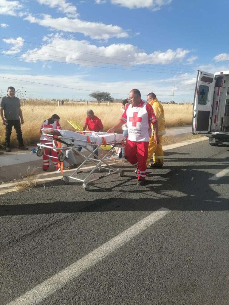 Familia de paisanos se accidenta en Durango