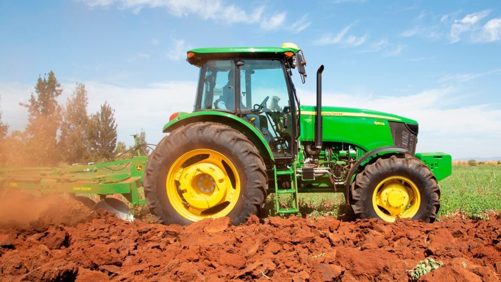 Agricultor pierde la vida tras arrollarlo su tractor