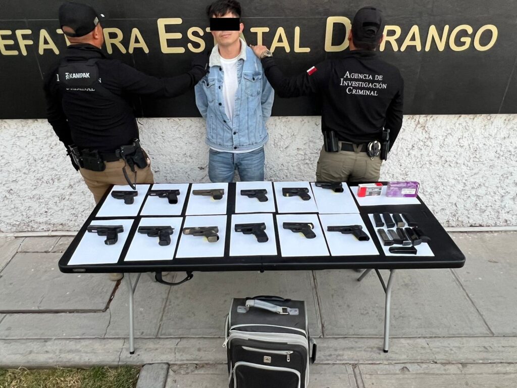 Con cargamento de armas lo agarran en Durango