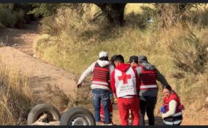 Volcó junto con su suegra y menor hija