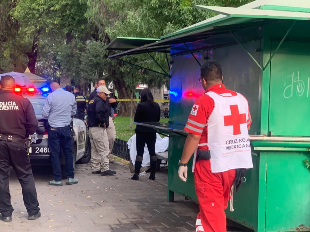 Abuelito pierde la vida en la plazuela Baca Ortiz (video)