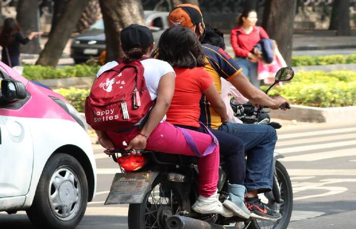 Menores de 12 años ya no podrán viajar en moto en este Estado