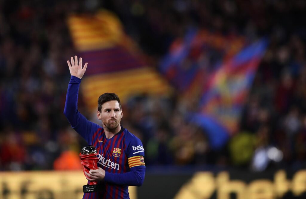 Afición rinde homenaje a Messi en la reapertura del Camp Nou