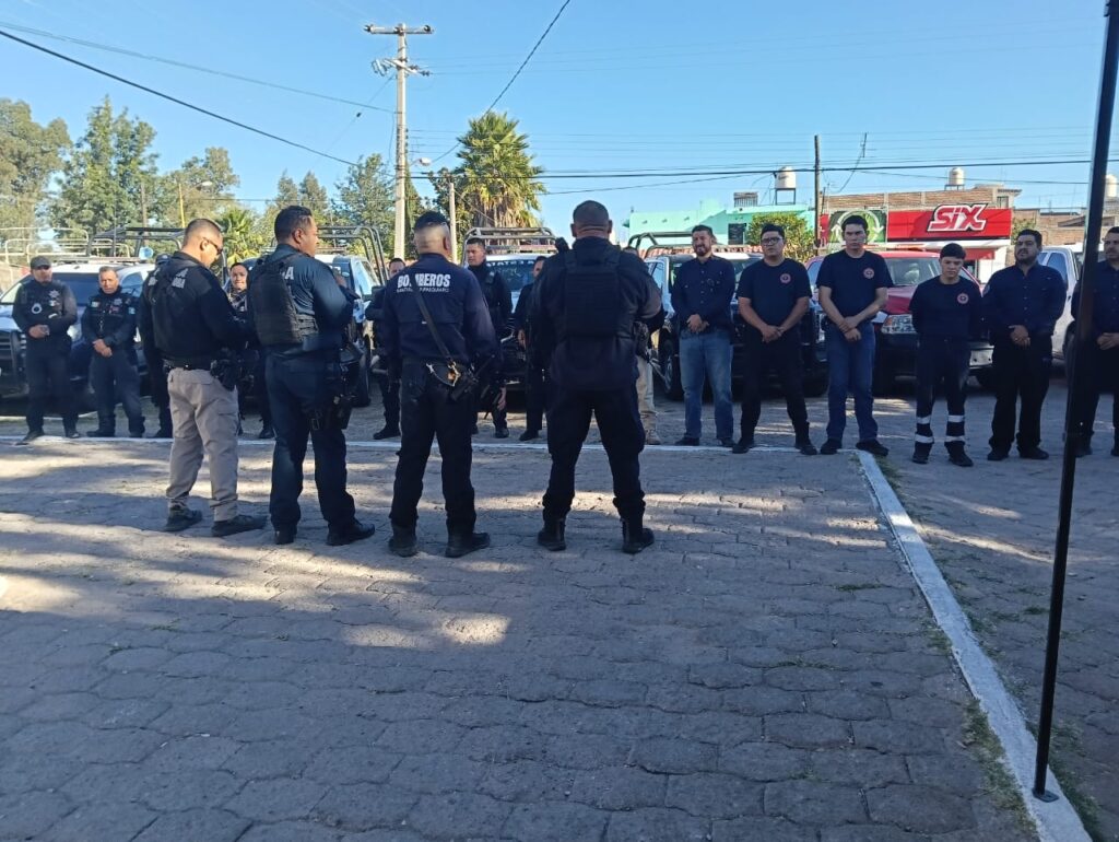 Saldo blanco durante el operativo de Día de Muertos en los panteones de Santiago
