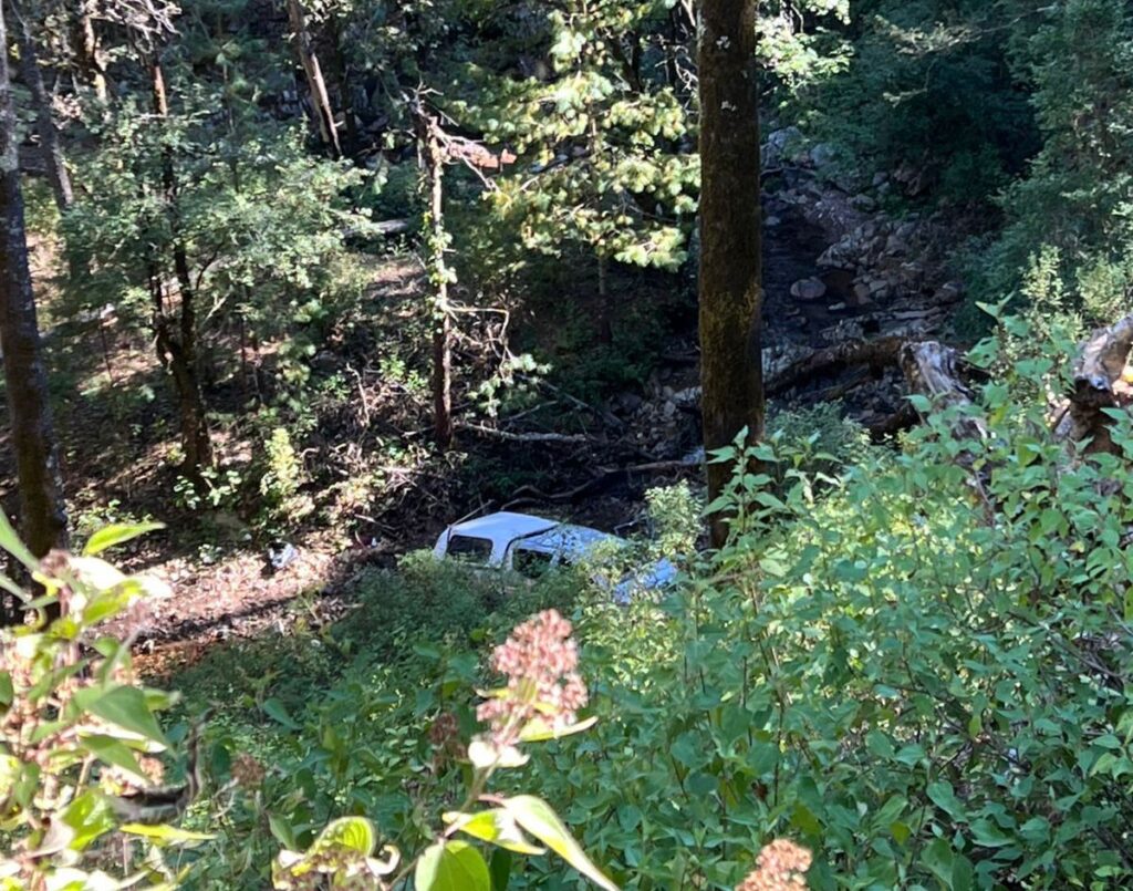 Actualizan identidad de empleados del INEGI accidentados en la sierra de Santiago; un fallecido y cinco lesionados