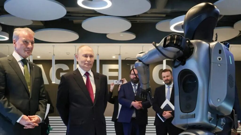 VIDEO: Robot con inteligencia artificial baila para el presidente Vladimir Putin