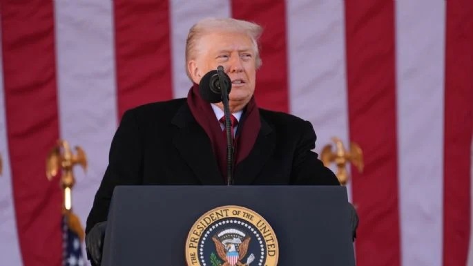 Trump acusa a demócratas de «desviar la atención» con el caso Epstein