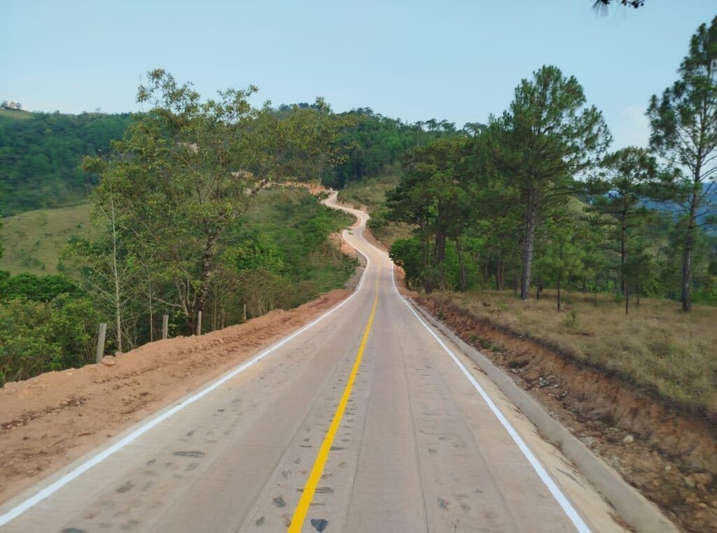 Durango avanza 80% en caminos artesanales y lidera obra comunitaria en el país