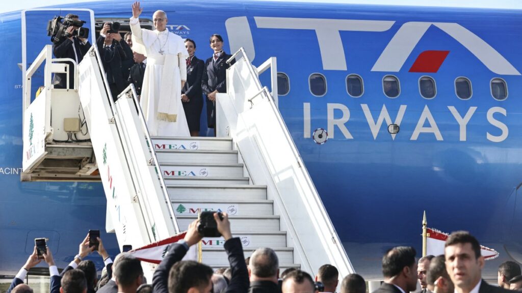 Papa León XIV urge el fin de hostilidades en Líbano durante visita histórica