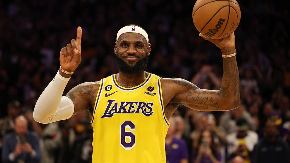 LeBron James pone fin a su racha histórica tras 18 años
