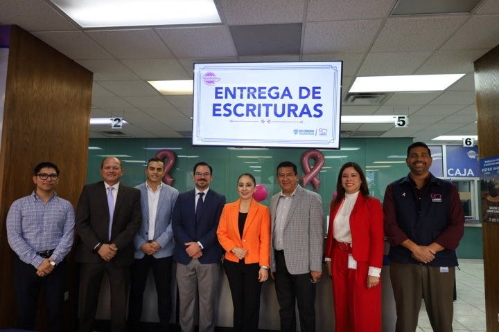 Entrega Estado 221 escrituras a beneficiarios de 15 municipios de la entidad