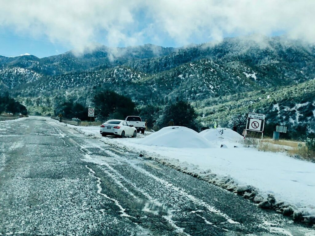 Tormenta Invernal Causa Bloqueo Total y Peligro en Carreteras, transportistas atrapados