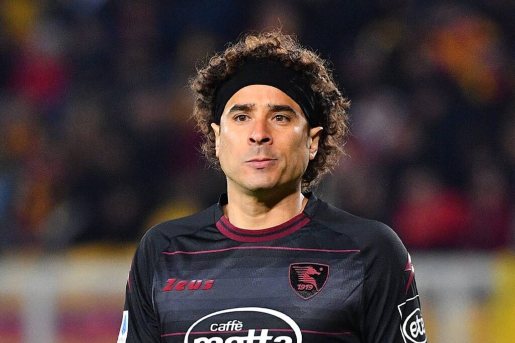 Ochoa reacciona a fanatico que asegura que «saldrá de la nada para brillar vs Sudáfrica en el Mundial»