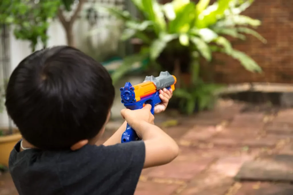 ¿Adiós a los juguetes bélicos? Congreso propone limitar juguetes que normalicen la violencia