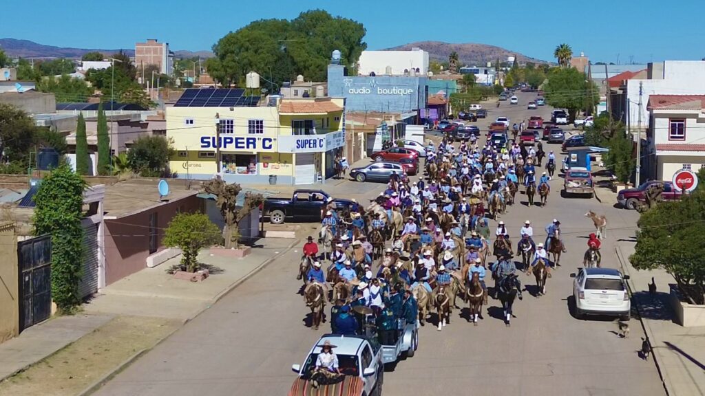 Cabalgata de Feria se realizó con amplia participación en Guadalupe Victoria