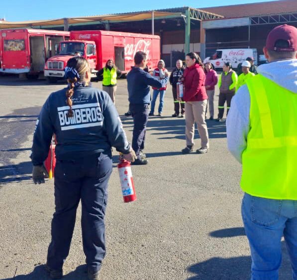 Protección Civil y Bomberos fortalecen protocolos con simulacro de incendio en Arca Continental Coca-Cola