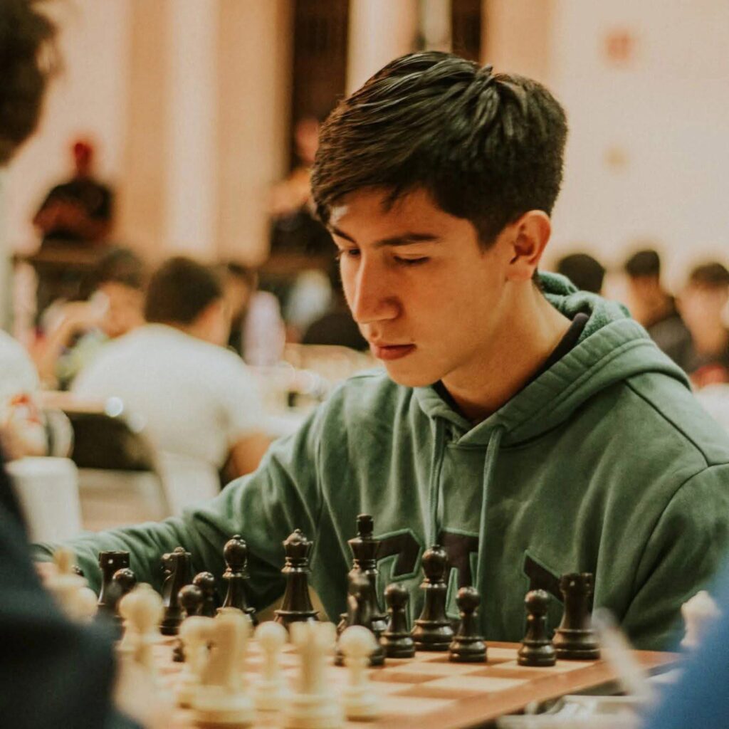 Esteban Villegas reconoce triunfo nacional en ajedrez de estudiante del CBTIS 89