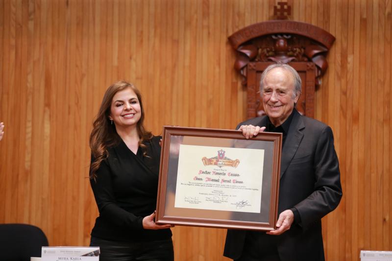 Joan Manuel Serrat recibe Doctorado Honoris Causa de la Universidad de Guadalajara