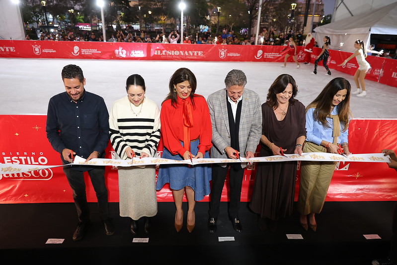 Zapopan inaugura festejos navideños y pista de hielo en el Centro Histórico