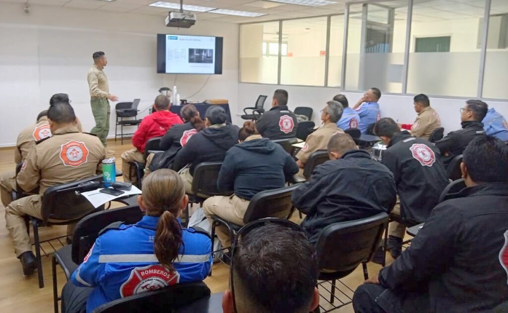 Bomberos de Tlajomulco reciben capacitación especializada para mejorar la investigación de incendios