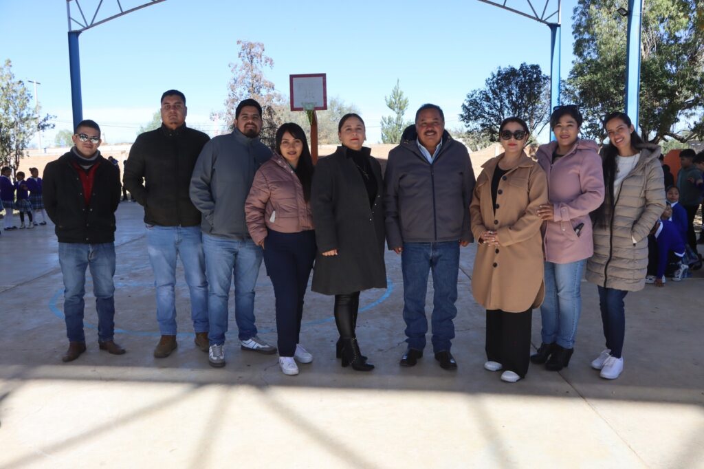 Inicia entrega de aguinaldos en escuelas de nivel básico del municipio