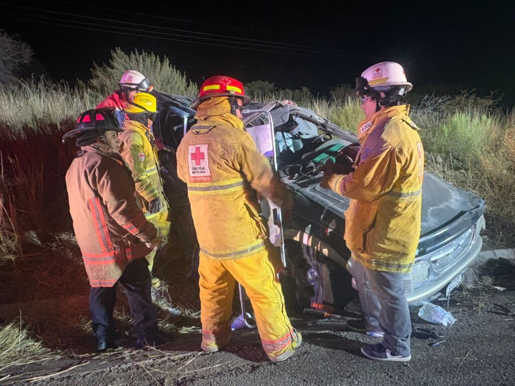 Volcadura deja siete lesionados en la carretera Parral–Matamoros