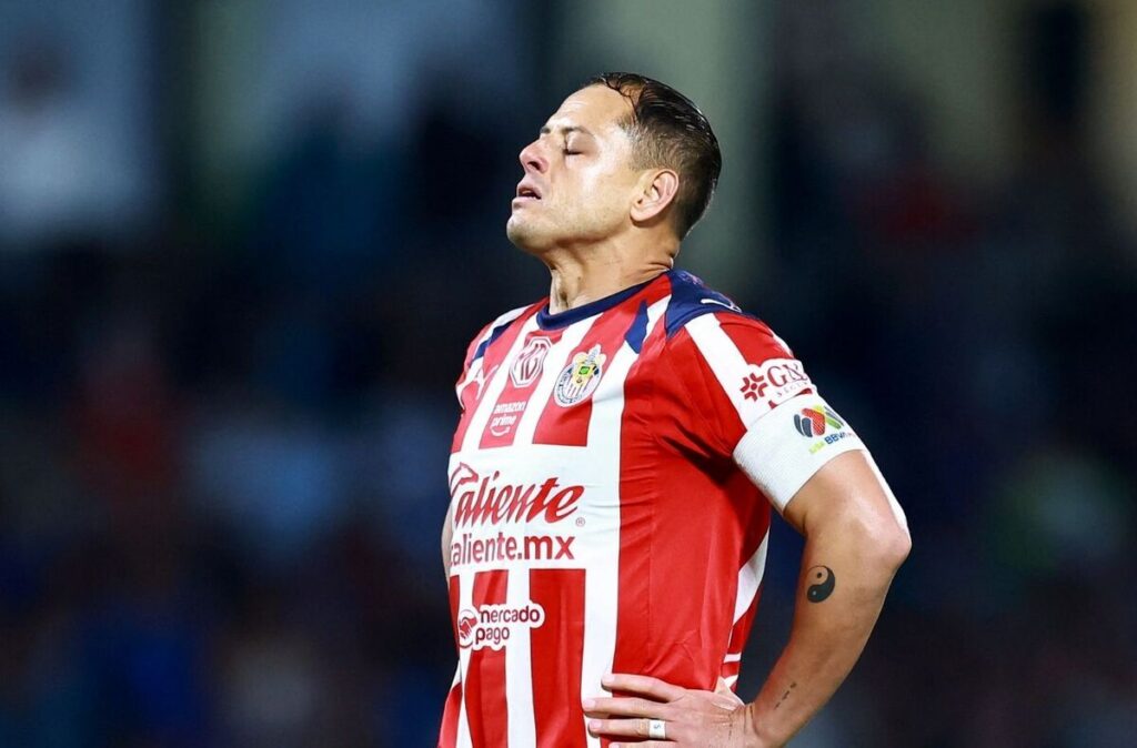 ¿Chicharito Hernández sale de Chivas? Mozo y Pulido también en la cuerda floja.