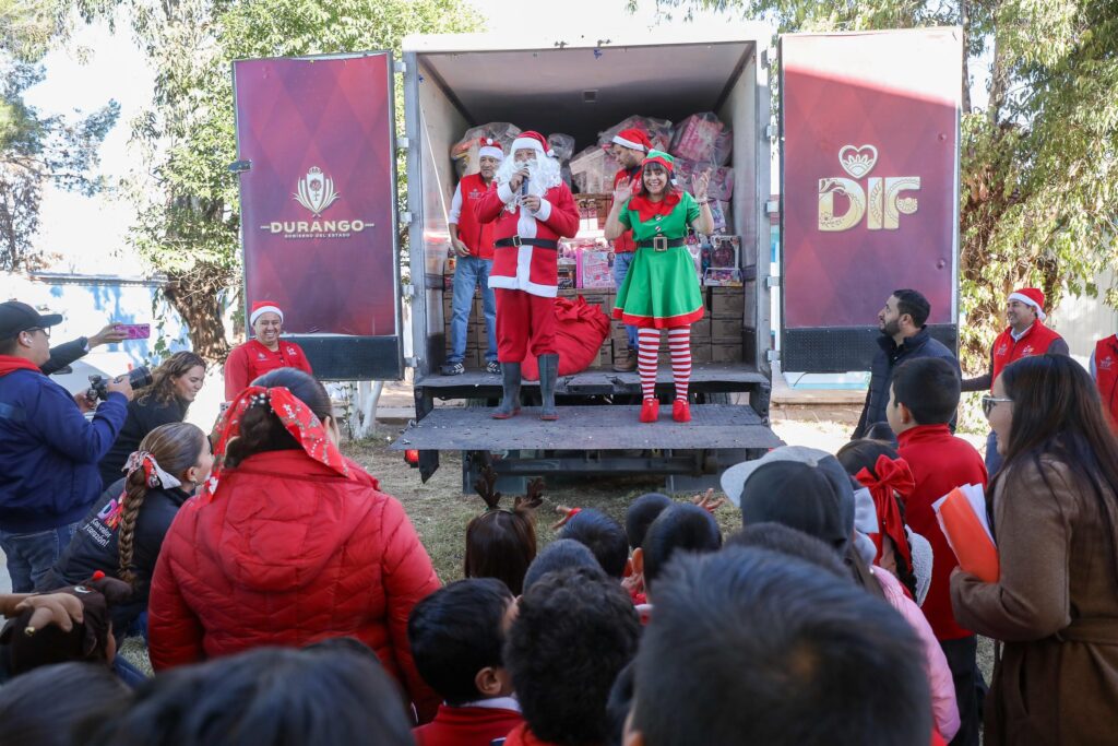 Marisol Rosso lleva juguetes y alegría navideña a niñas y niños de Cuencamé con la Ruta de las Sonrisas