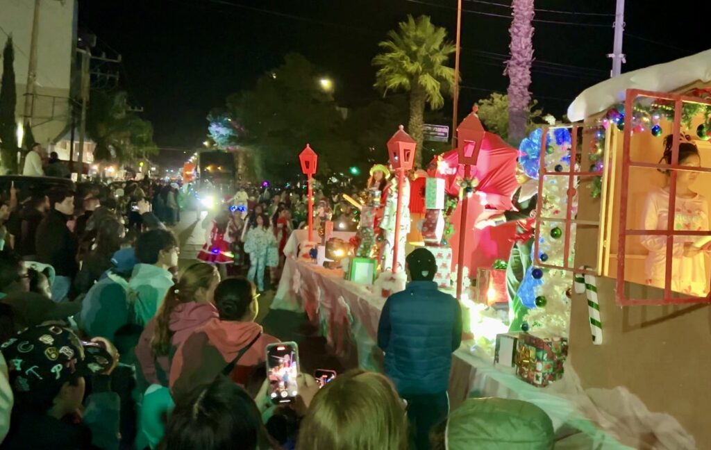 Realizan Desfile de Luces por el 55 aniversario de la Secundaria Técnica No. 8