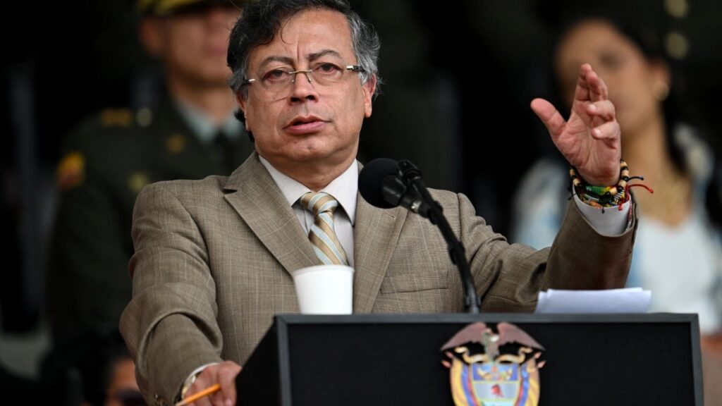 Petro anuncia aumento histórico de 23.7% al salario mínimo en Colombia para 2026