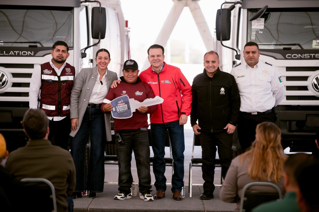 Esteban y Betzabé fortalecen servicios públicos y seguridad con nuevos camiones recolectores y patrullas en Gómez Palacio