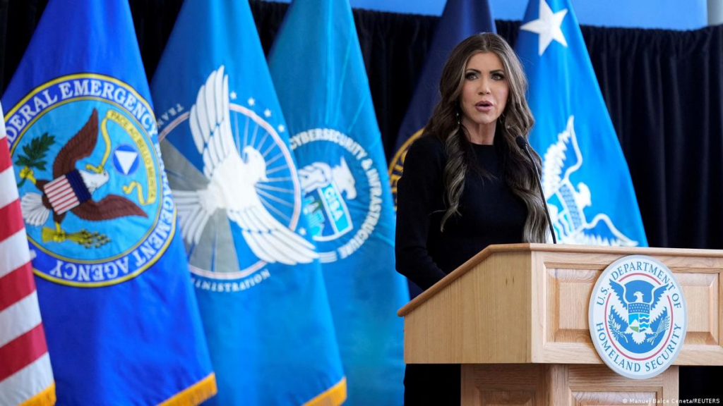 EE.UU. intensifica presión sobre Venezuela y Noem afirma que Maduro “tiene que irse”