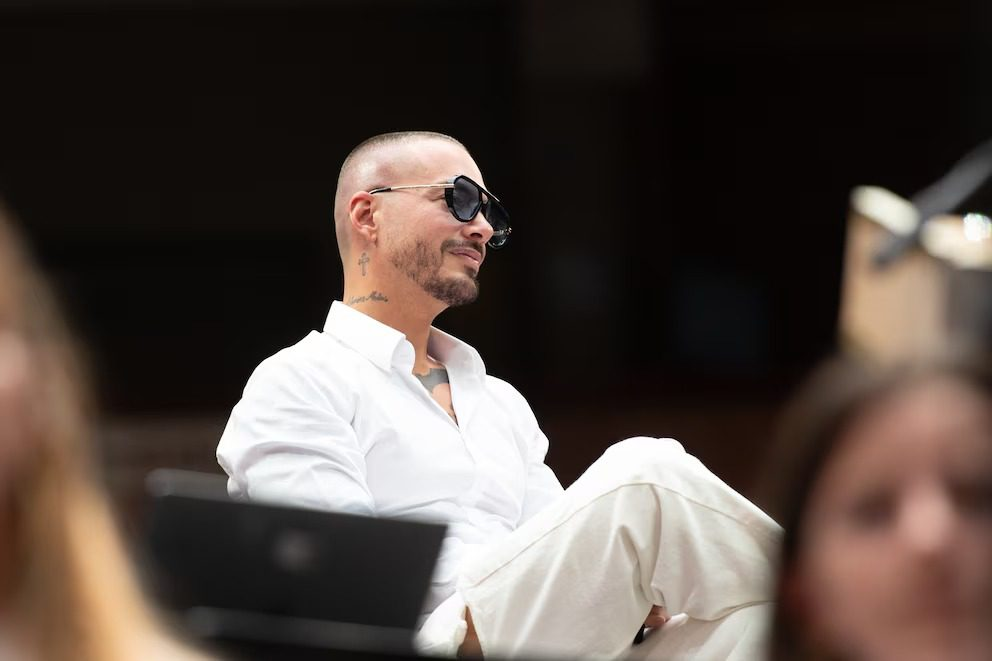 J Balvin causa sorpresa con visita inesperada a la Basílica de Guadalupe