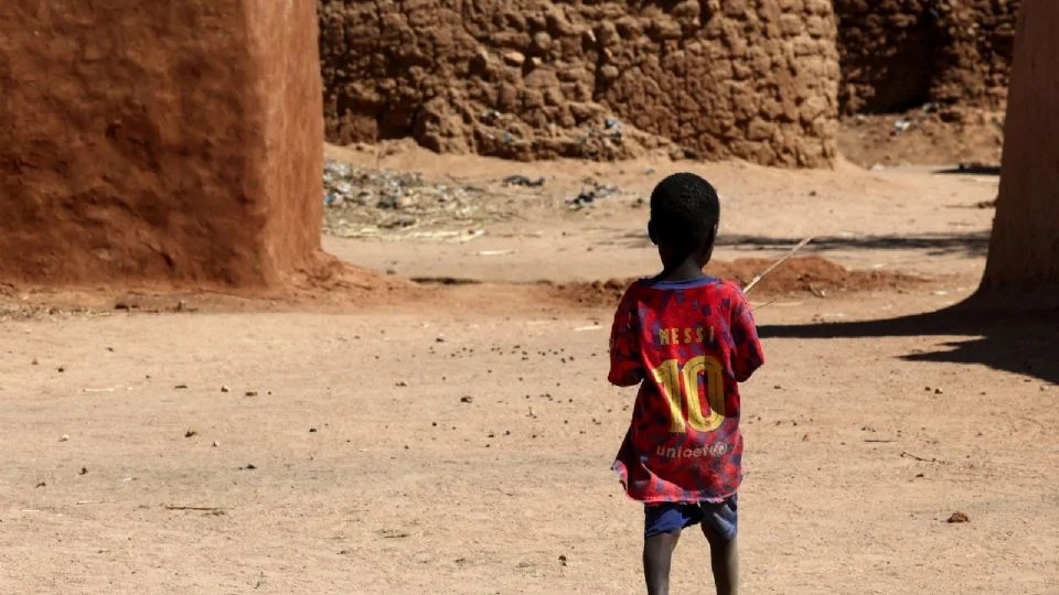 Ataque con drones a guardería en Sudán deja 114 muertos; 63 son niños