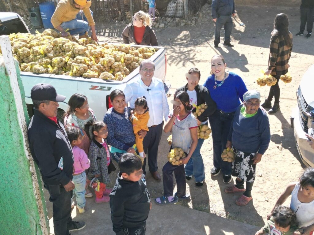 Gobierno de Parral inicia entrega de 20 toneladas de papa en apoyo a asentamientos indígenas