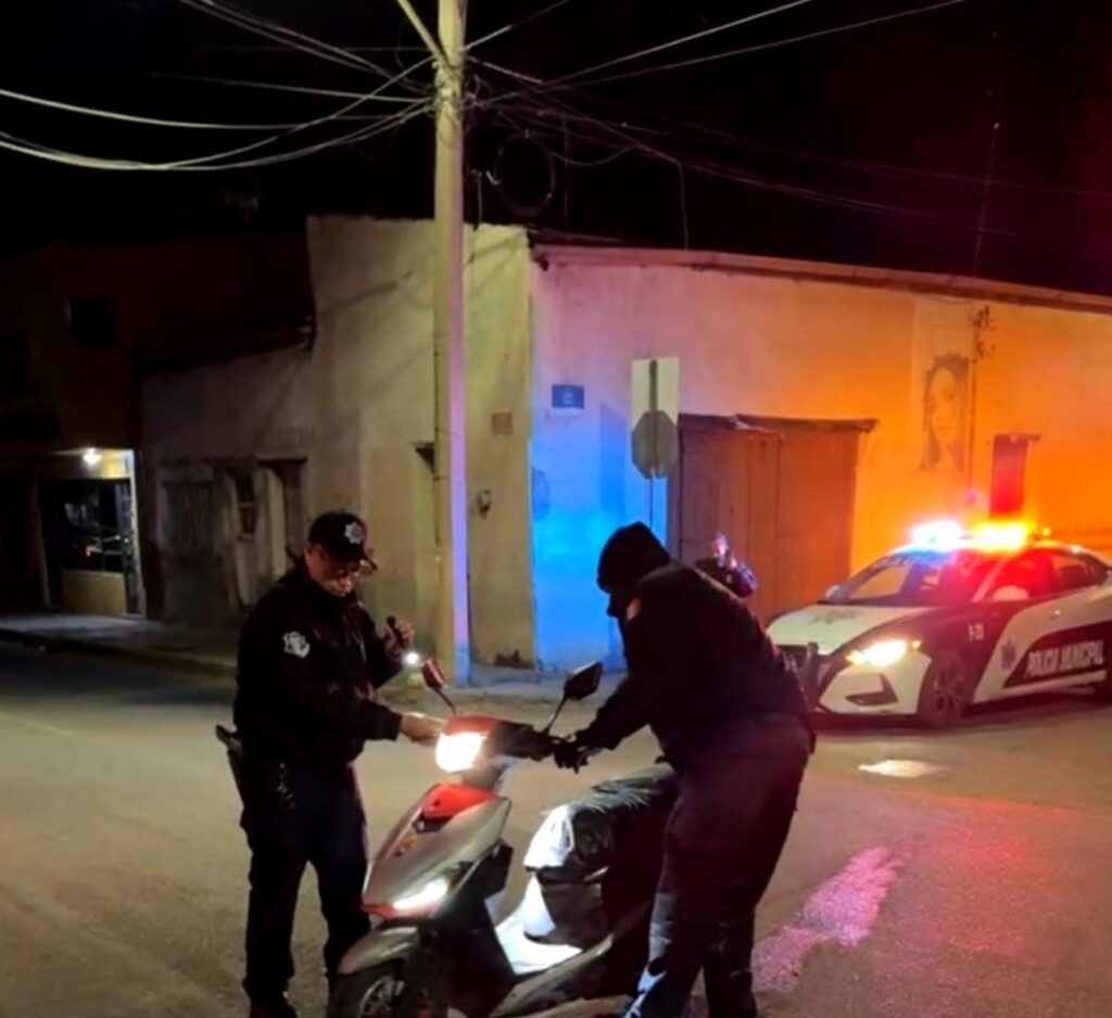 Reportero sufre grave accidente en motocicleta en Parral