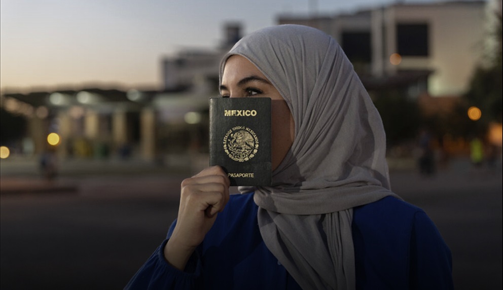 SCJN analiza que mujeres musulmanas usen velo islámico en pasaporte