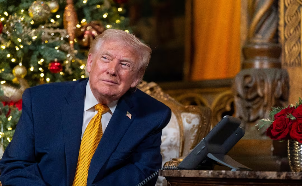 Así fue el polémico saludo del presidente Trump a sus detractores