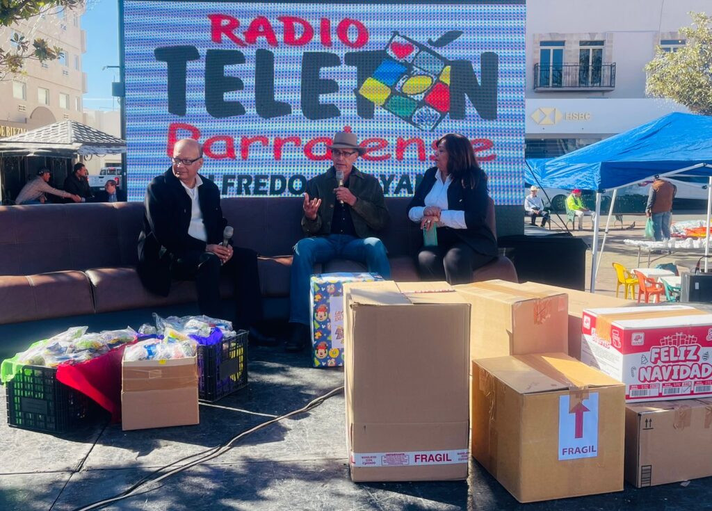 Se suma Jorge Rabling al Radioteletón Parralense con bolsitas de dulces