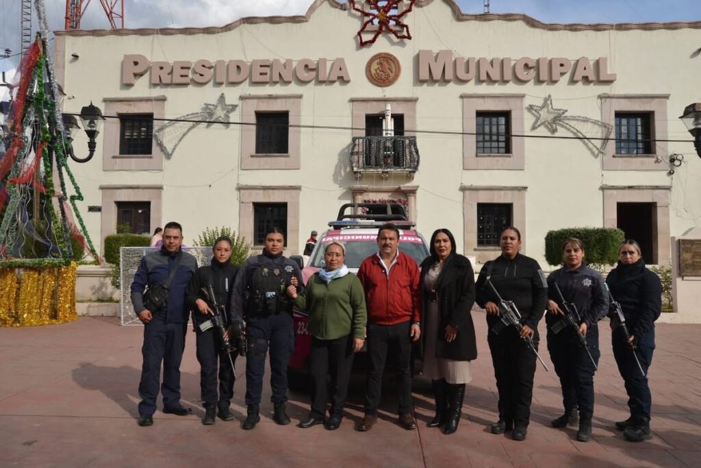 Entregan Patrulla Rosa para protección de las mujeres